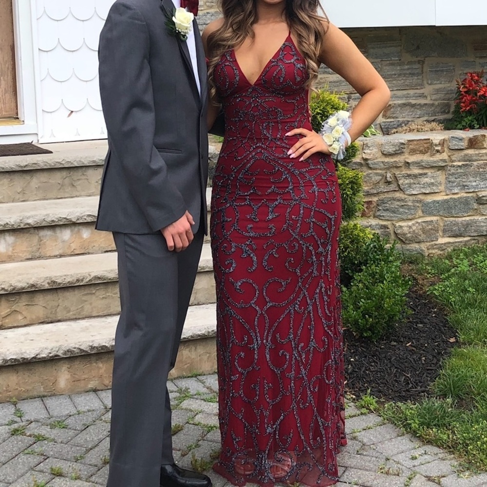Red Gown - Picture 7 of 9